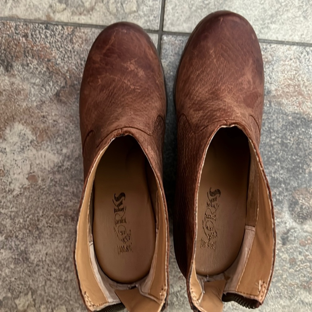 Korks size 6.5 booties. Gently used